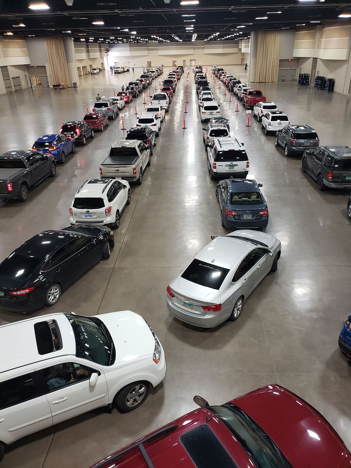 Line of cars at COVID-19 testing event